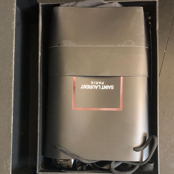 YSL SAINT L Sleek Black Gift Box - Picture 4 of 5